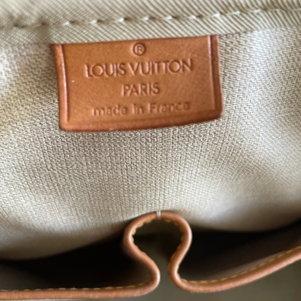 Gorgeous Louis Vuitton Deauville Bag - Picture 13 of 16
